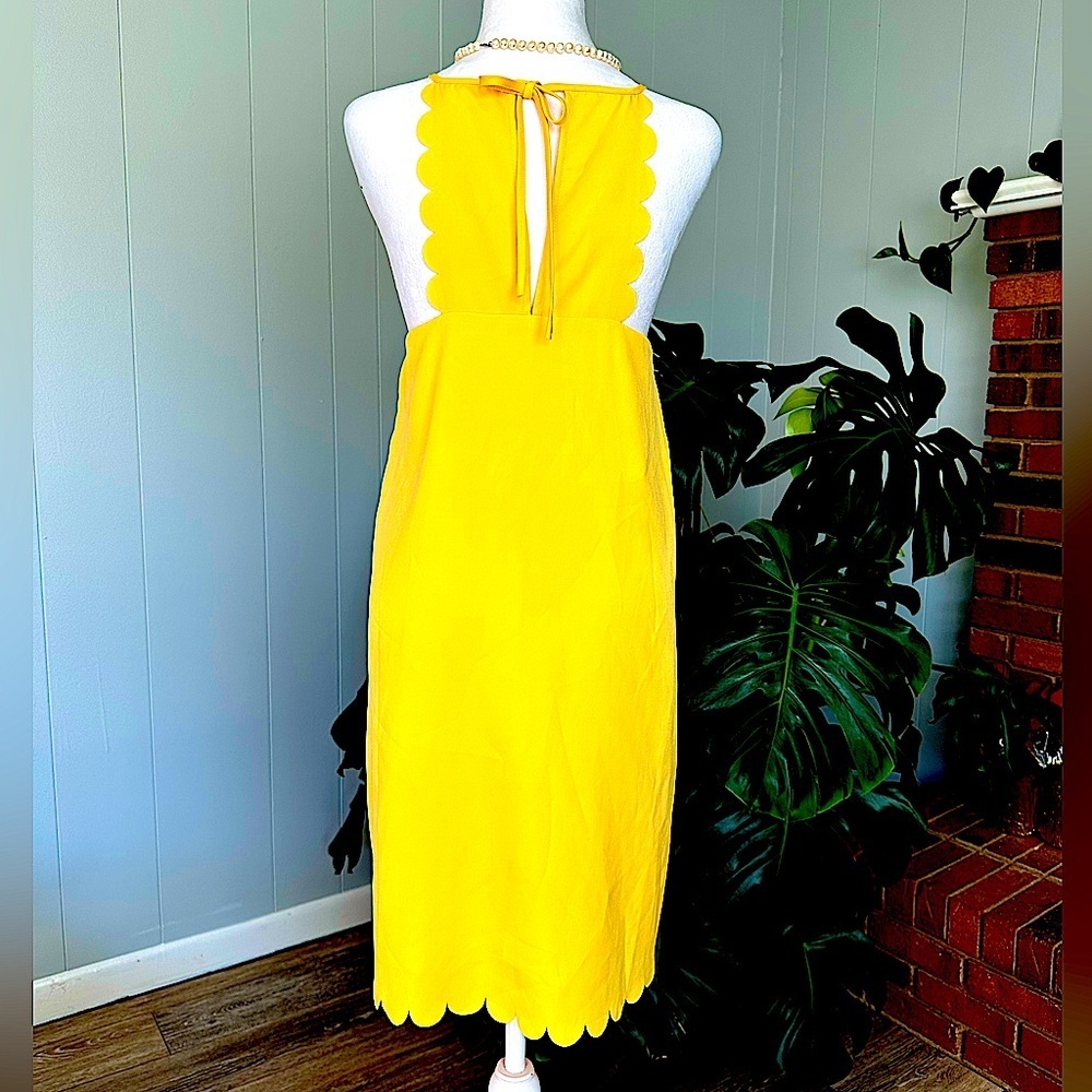 🛍️never worn. bright yellow strap shoulder dress with line excellent condition.